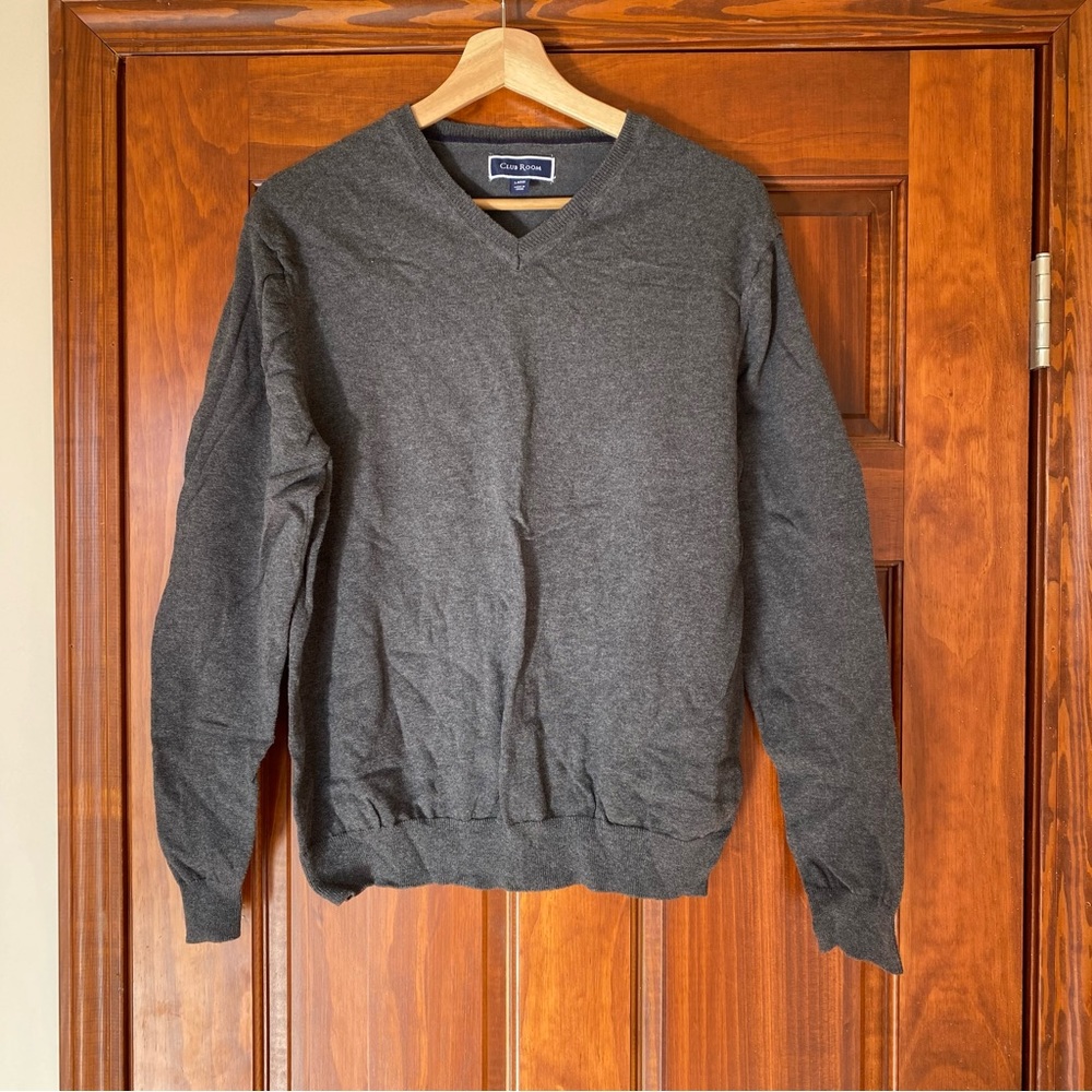 EUC club room L gray v neck sweater gre